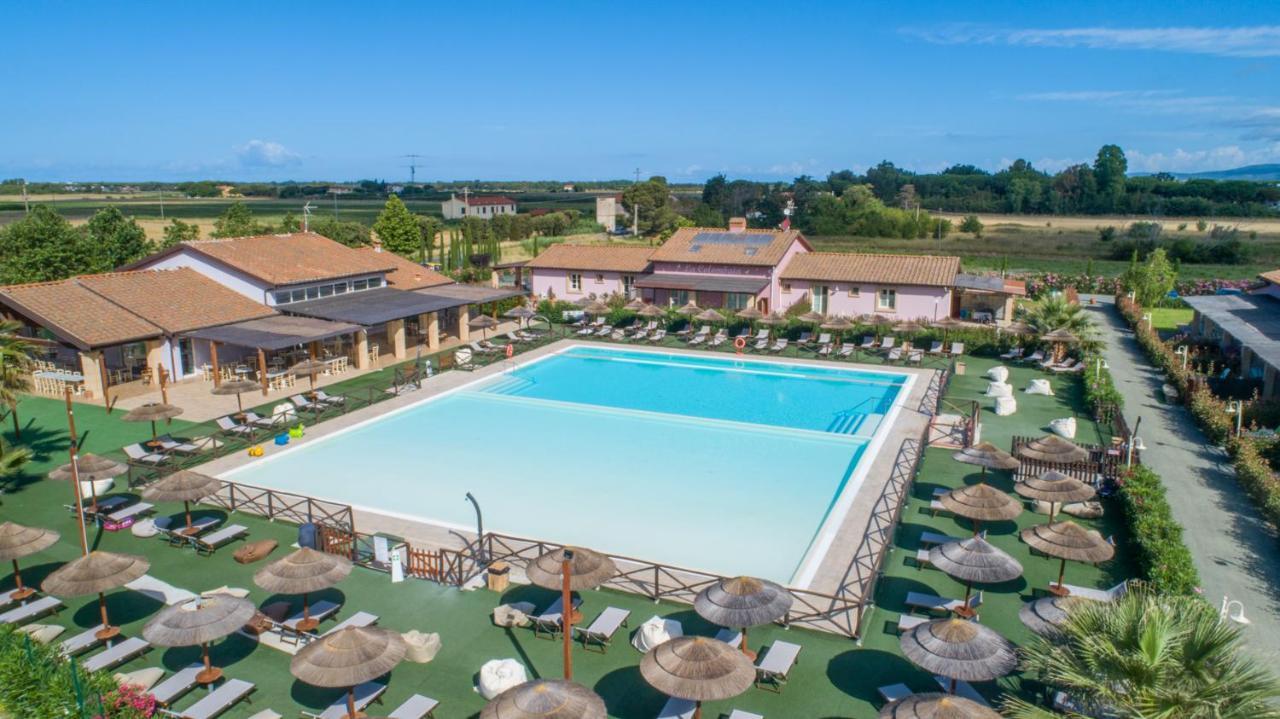 Fattoria Palazzeta - Pet & Family Friendly Aparthotel Cecina  Exterior photo